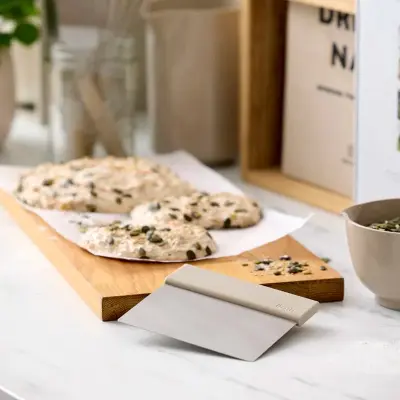 Degskrapa Emma, Humus - Rosti