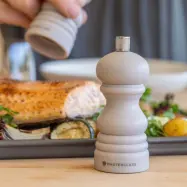 Salt- eller Pepparkvarn 12 cm, latte - Masterclass